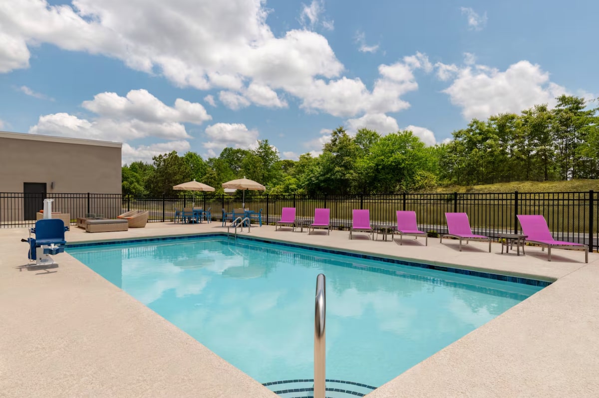 La Quinta Braselton | Business 2 Queen | Firepit