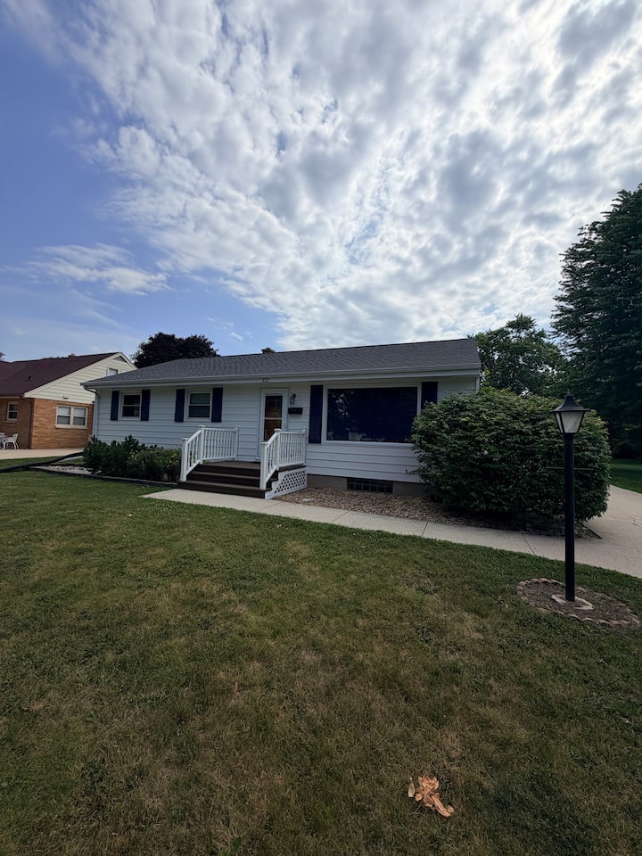 Fully Furnished Home For Rent In Port! - Port Washington, WI