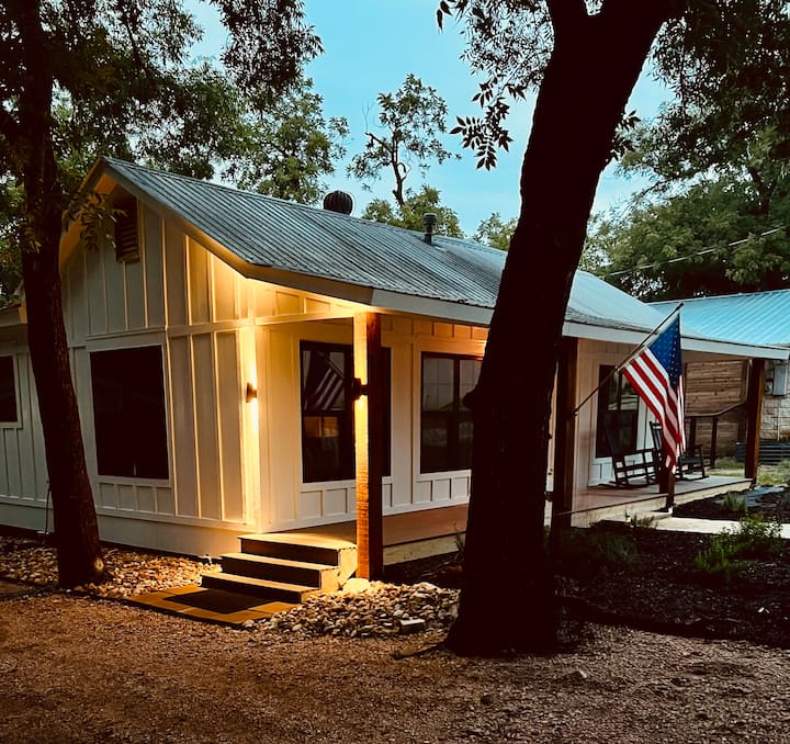 Bluebonnet Cottage - Johnson City, TX