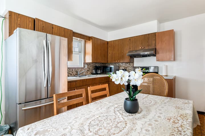 Cozy 3br Stay | Near Skytrain & Metrotown - Burnaby