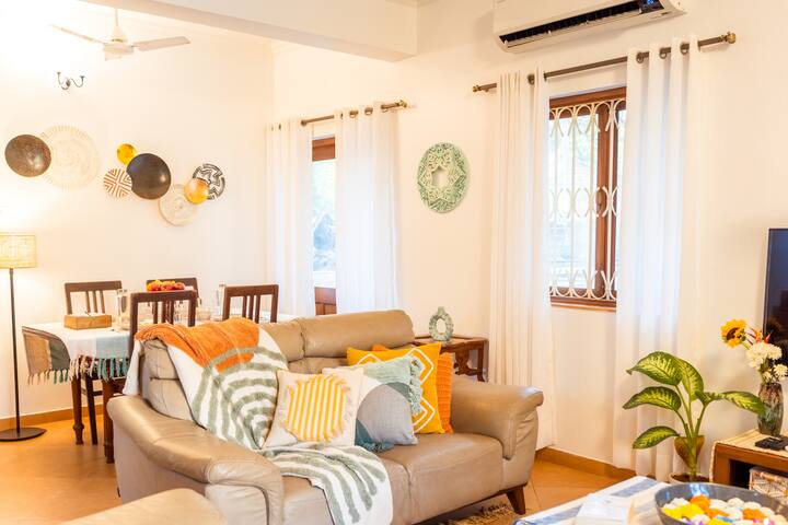 Living room image 7