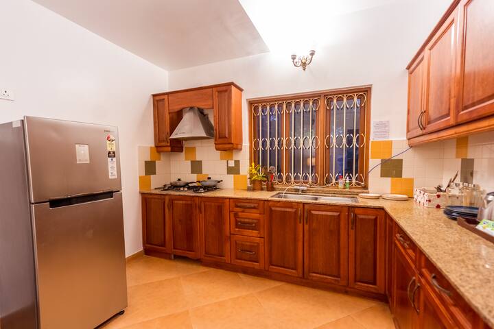 Full kitchen image 3