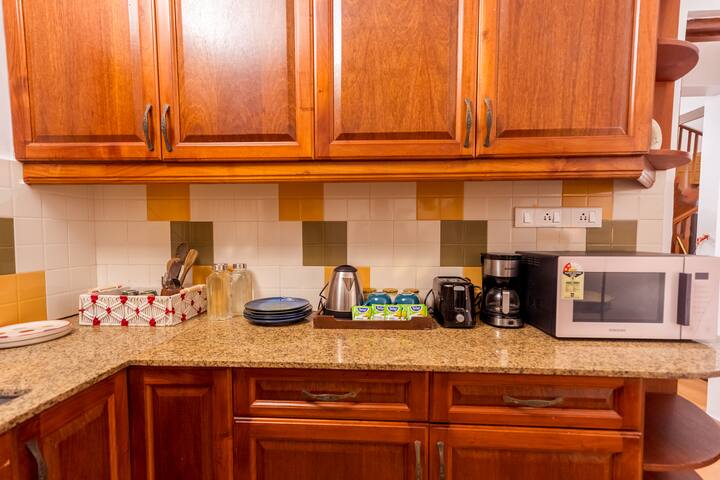 Full kitchen image 2