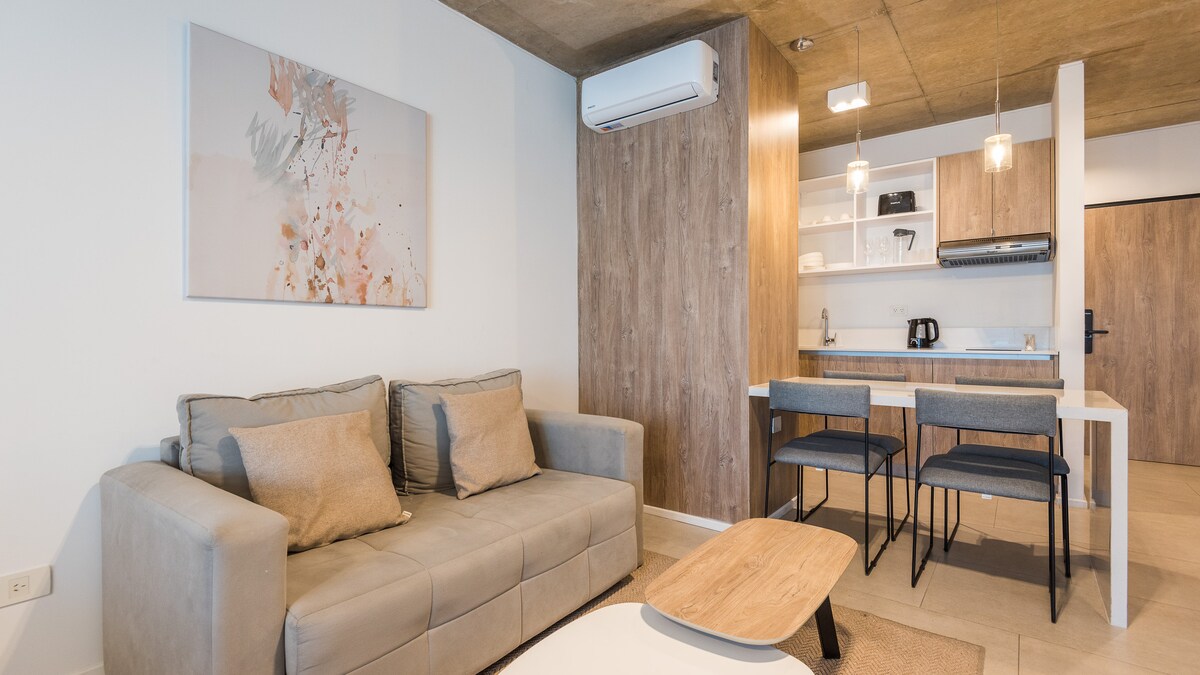 Studio con balcón y aire