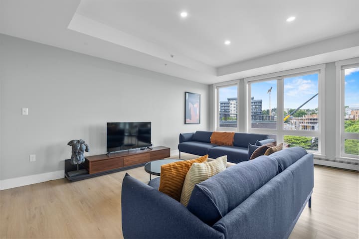 3br Penthouse W/ Rooftop Deck - Halifax