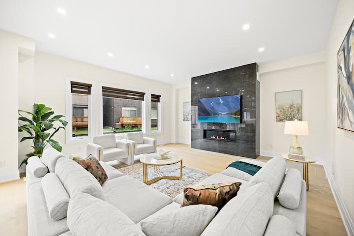 6br Brampton Detached ~ 100% Spotless & Private - Brampton