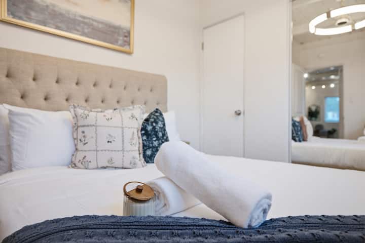 Stylish 2br Home | Parking & Ac | Near Downtown - Coronado, CA