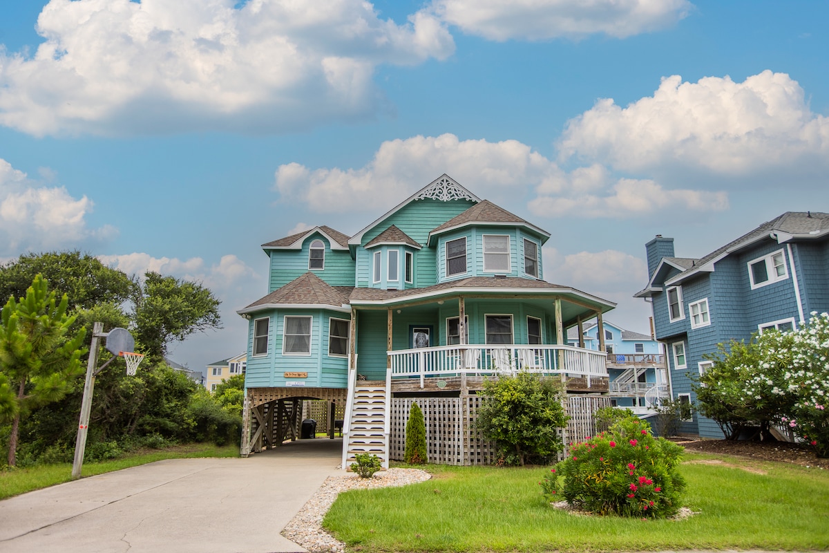 Vintage Mermaid Cottage. 350ft from Ocean. Hot tub