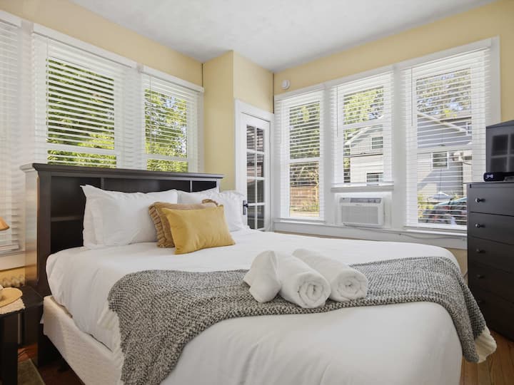 Charming Del Ray Home, Near Old Town & Metro-rail - Alexandria, VA