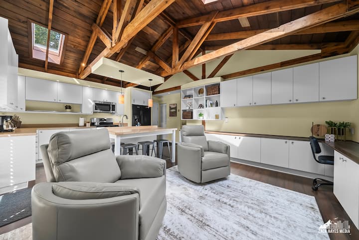 Rustic & Modern Retreat Near U-med W/full Bed And - Anchorage, AK