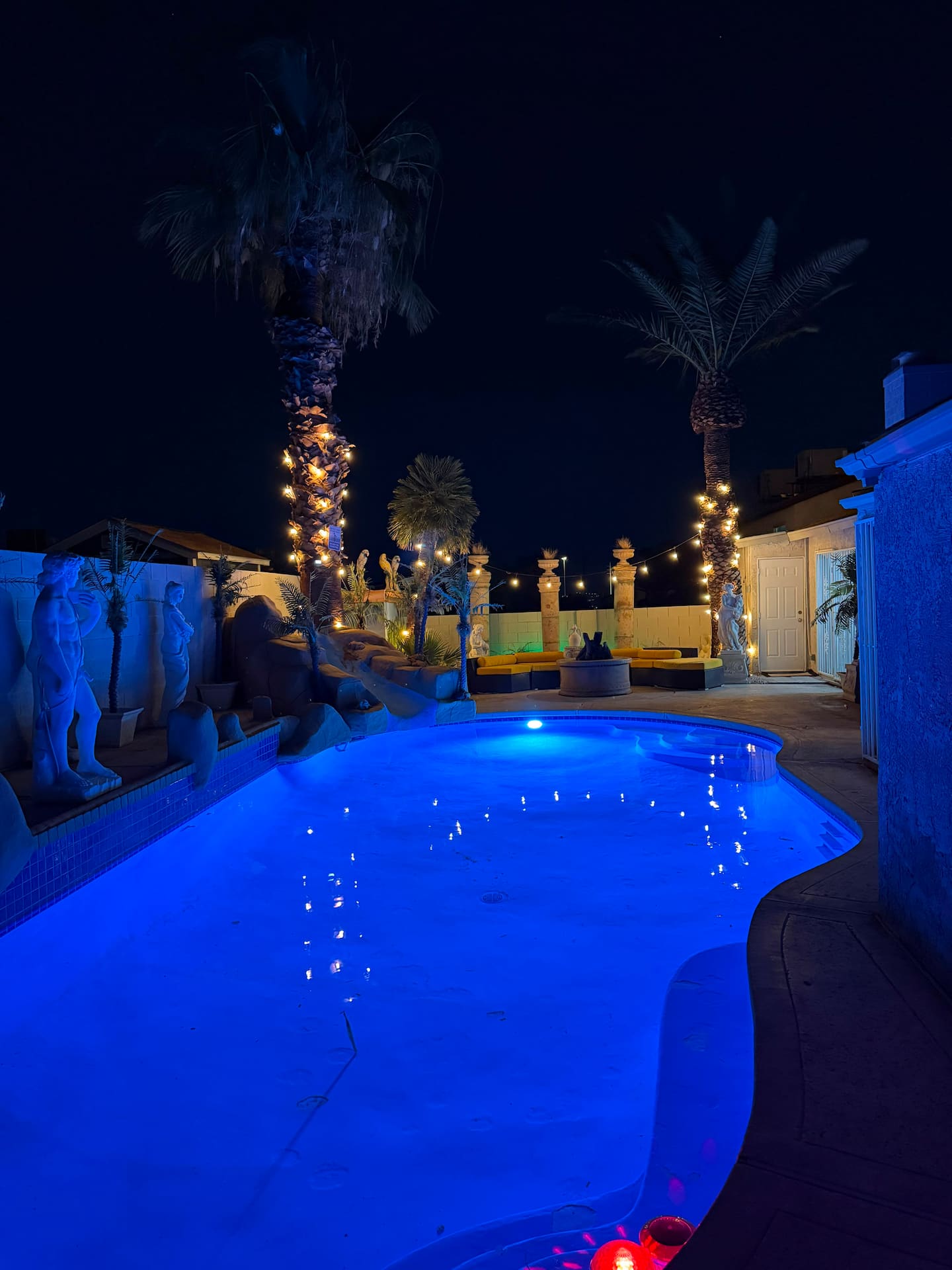 Luxury house near the airport with pool.