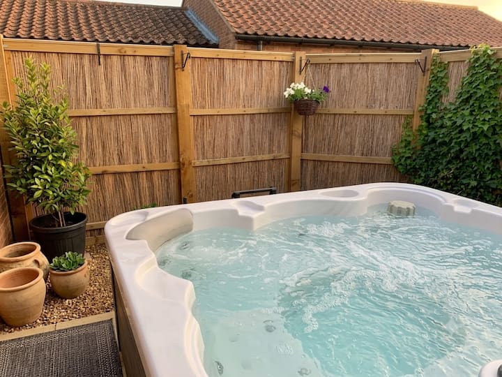 Idyllic North Norfolk Hideaway With Hot Tub - Norfolk