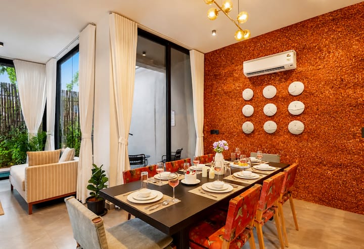 Dining area image 2