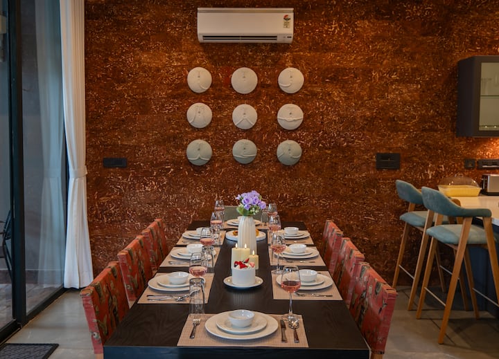 Dining area image 1