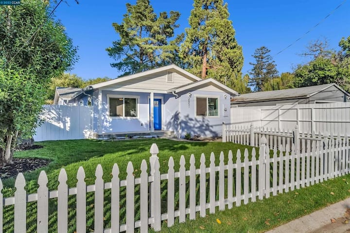 Spacious 3br/2ba Home W/ Yard  Walk To Bart - Concord, CA