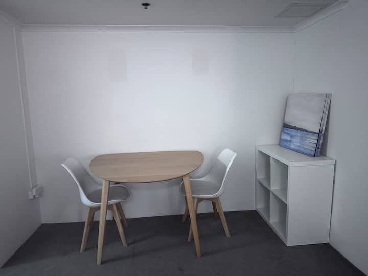 Central Convenience | Modern Studio Near Centra - Kensington