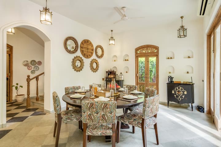 Dining area image 2