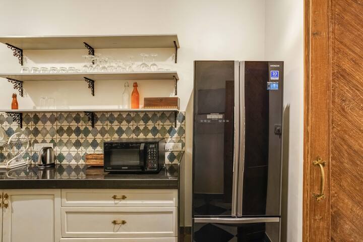 Full kitchen image 2
