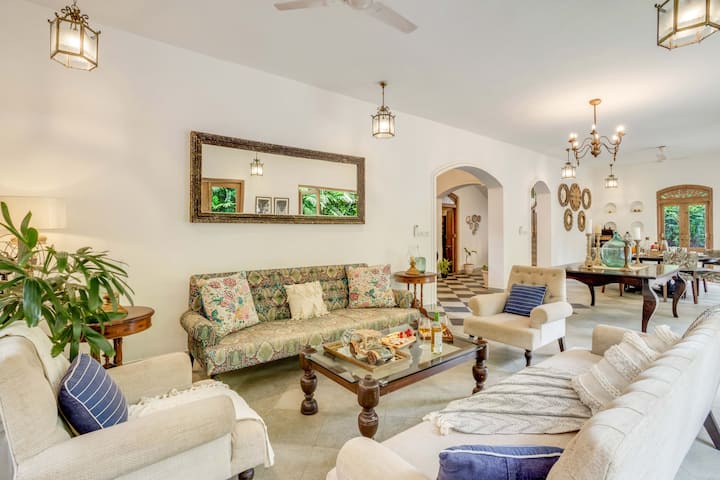 Living room image 4