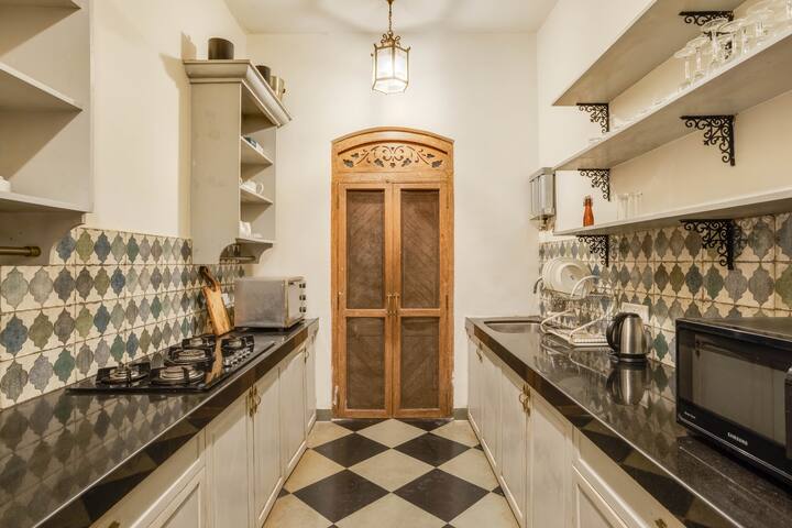 Full kitchen image 1