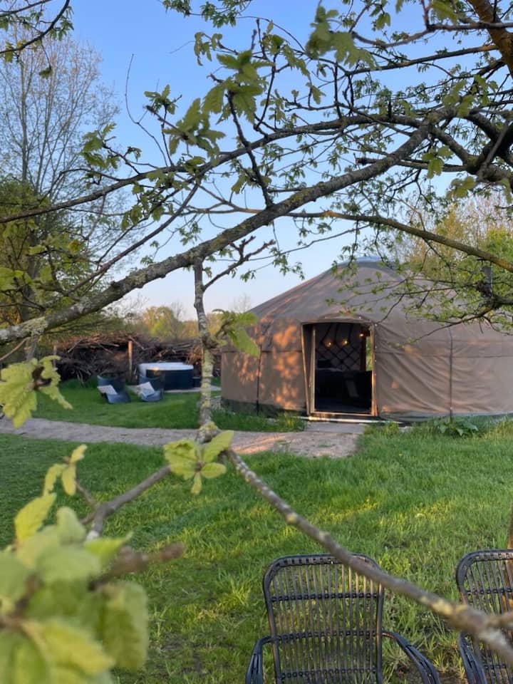Romantische Yurt Met Privé Jacuzzi In De Natuur - Boxtel