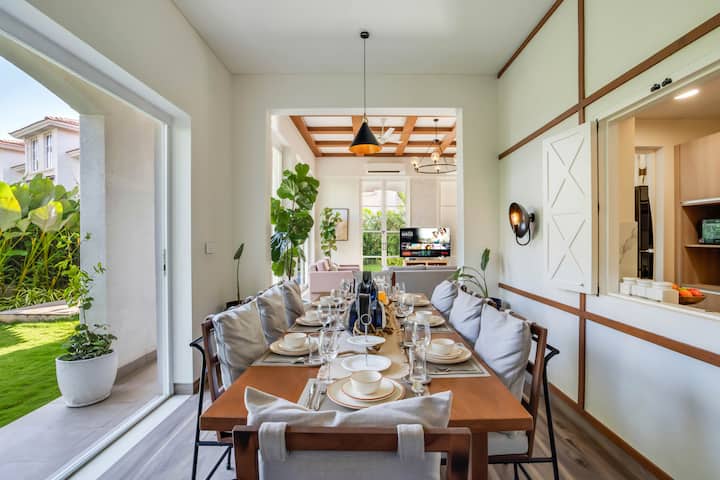 Dining area image 1