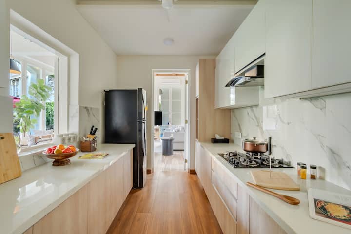 Full kitchen image 1
