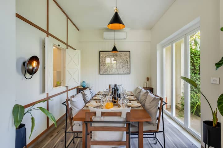Dining area image 2