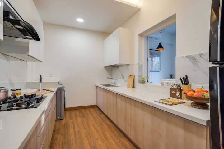 Full kitchen image 2