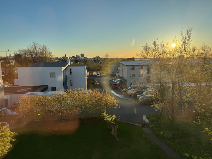 Large Apartment With Perfect Solar Eclipse Views - Island