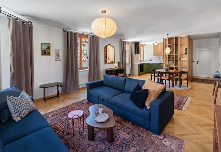 Elegant Apt. W/ Ac, Balcony & Parking By Easybnb - Prague
