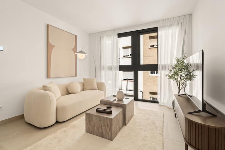 1br Beachfront | Walk To Center & Marina - Estepona