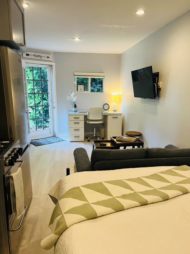 Private Entrence-Beverly Hills Adj 0.8 miles