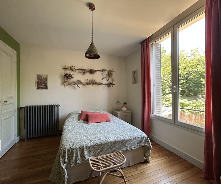 Deux Chambres+ Salon Dans Une Maison Avec Jardin - Versailles