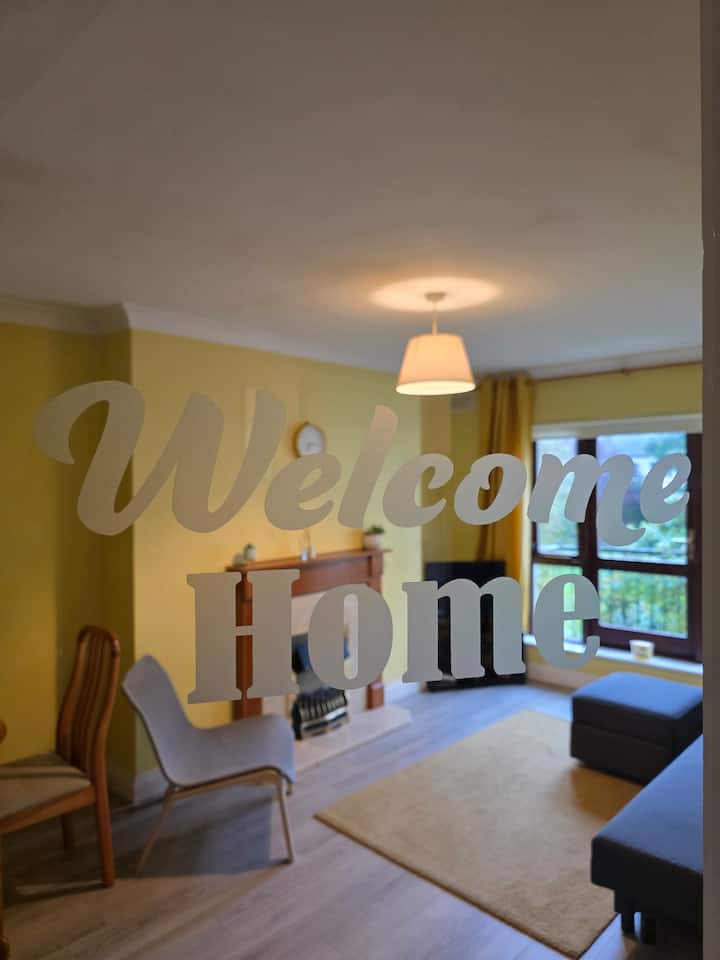Apartment In The Heart Of Monkstown Square - Dublin