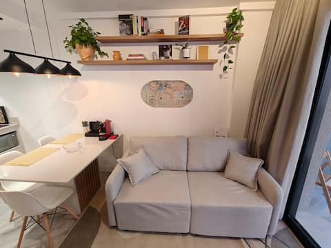 Successful Airbnb property: Smart Studio w/ Balcony · Heated Pool · Parking in Cristo Rei