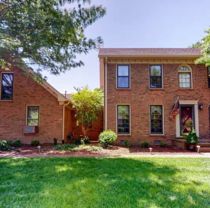 Home Near Old Hickory Lake - Hendersonville, TN
