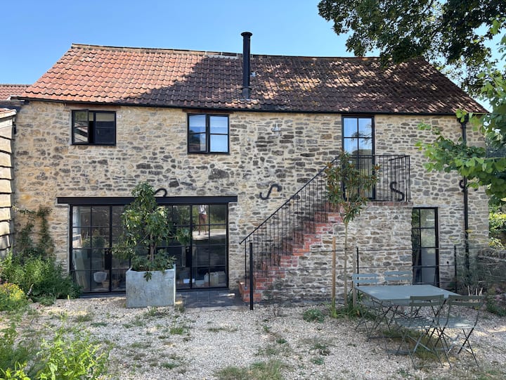 Old Coaching House And Silk Factory In Batcombe. - Bruton