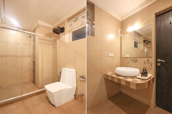 Full bathroom 1 image 1