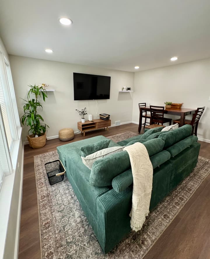 Remodeled Ranch -By Metra- Near Loyola & Oak Brook - Oak Brook, IL