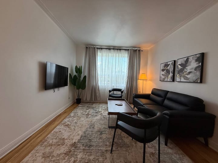 Affordable 3br Apartment With Workspace - Lasalle