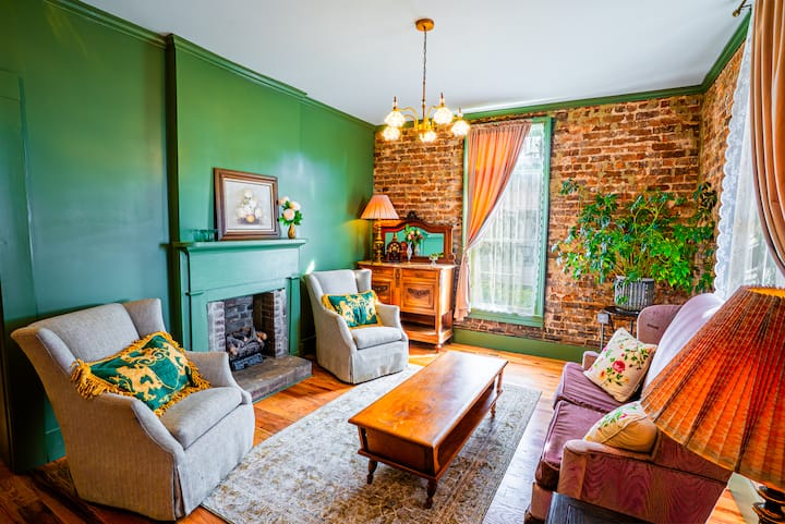 Luxury Historic Manor | 5 Bdr, Saunas & Fireplace - 瑪麗維爾