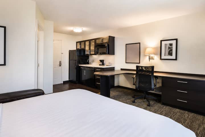 Bw Bloomington Airport-queen Studio Kitchenette Ns - Bloomington, MN