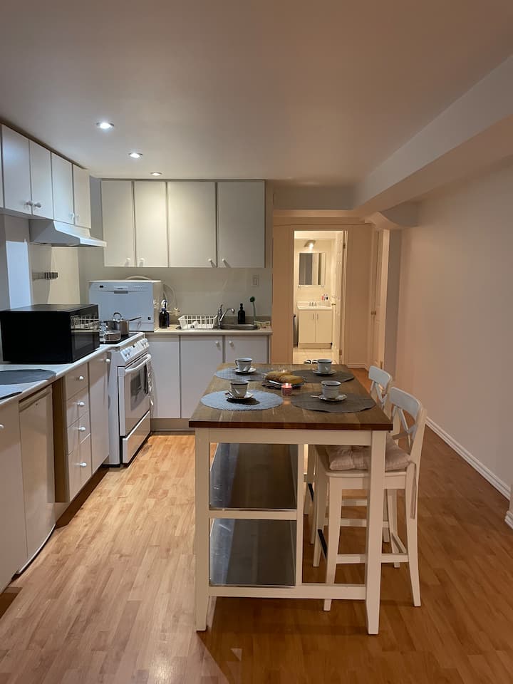 Peaceful Suite Near Lake Ontario & Rattray Marsh - Oakville
