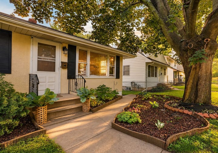 Stylish Home | Como Park, Steps To Lake, Sleeps 6 - Saint Paul, MN