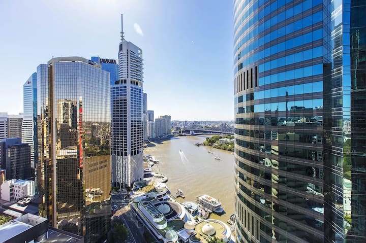 Story Bridge Views | Level 33 - Brisbane