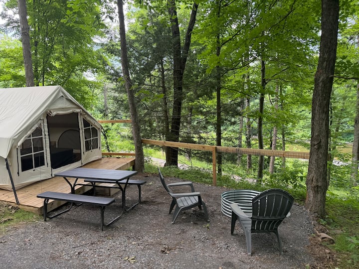 Tiny Tent - Glamping @ A Tiny House Resort - キャッツキル, NY