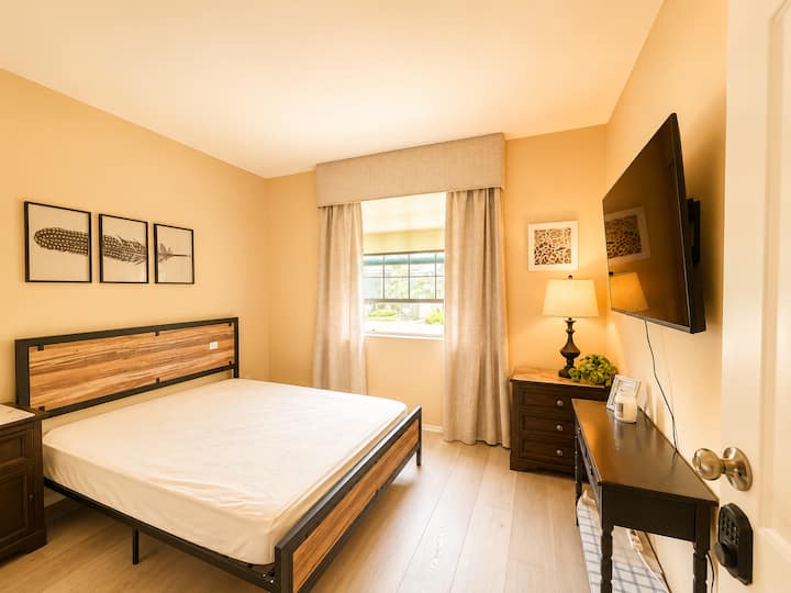Brand-new Private 2br | Gated | Free Parking - Bloomington, CA