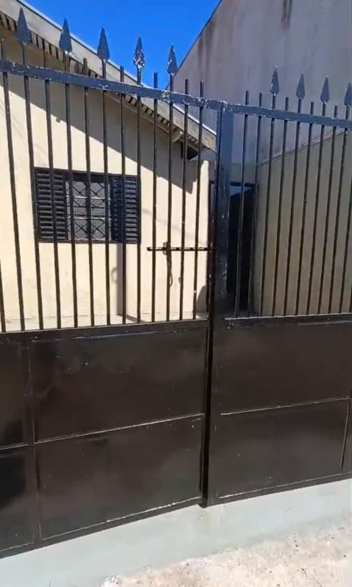Casa Com Mobília E Garagem Para Alugar - Barretos