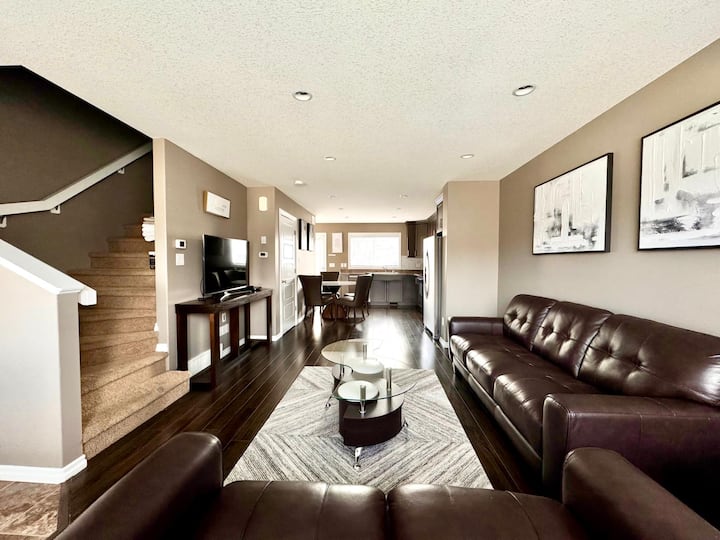 Executive Harbour Landing 2br Townhome|30+day Stay - Regina